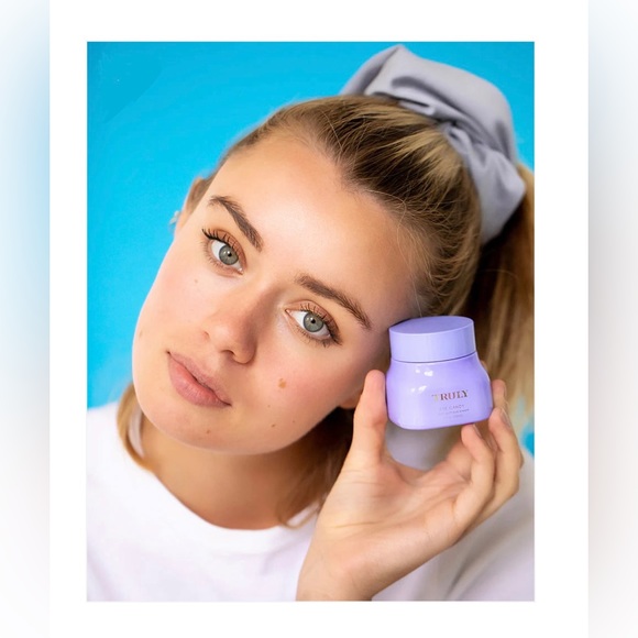 TRULY - Eye Candy Anti-Puff Eye Cream - Picture 4 of 5